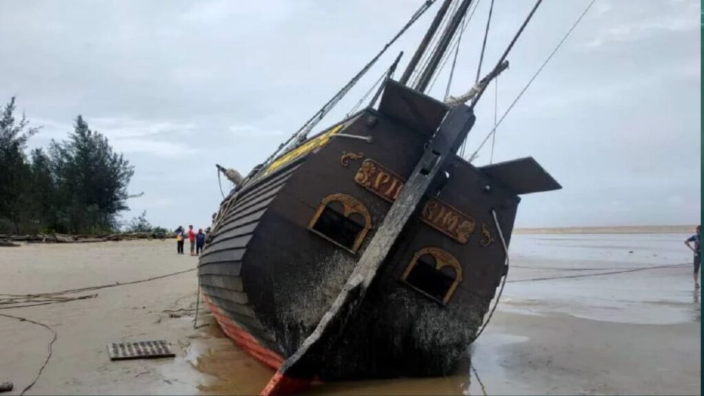 Apakah Sebenarnya Yang Terjadi dengan Kapal Rusia Tersadai Di Pantai Oya?