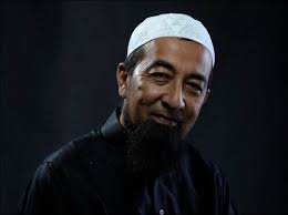 Siapakah Ustaz Azhar Idrus? Berikut Adalah Biodata Beliau.